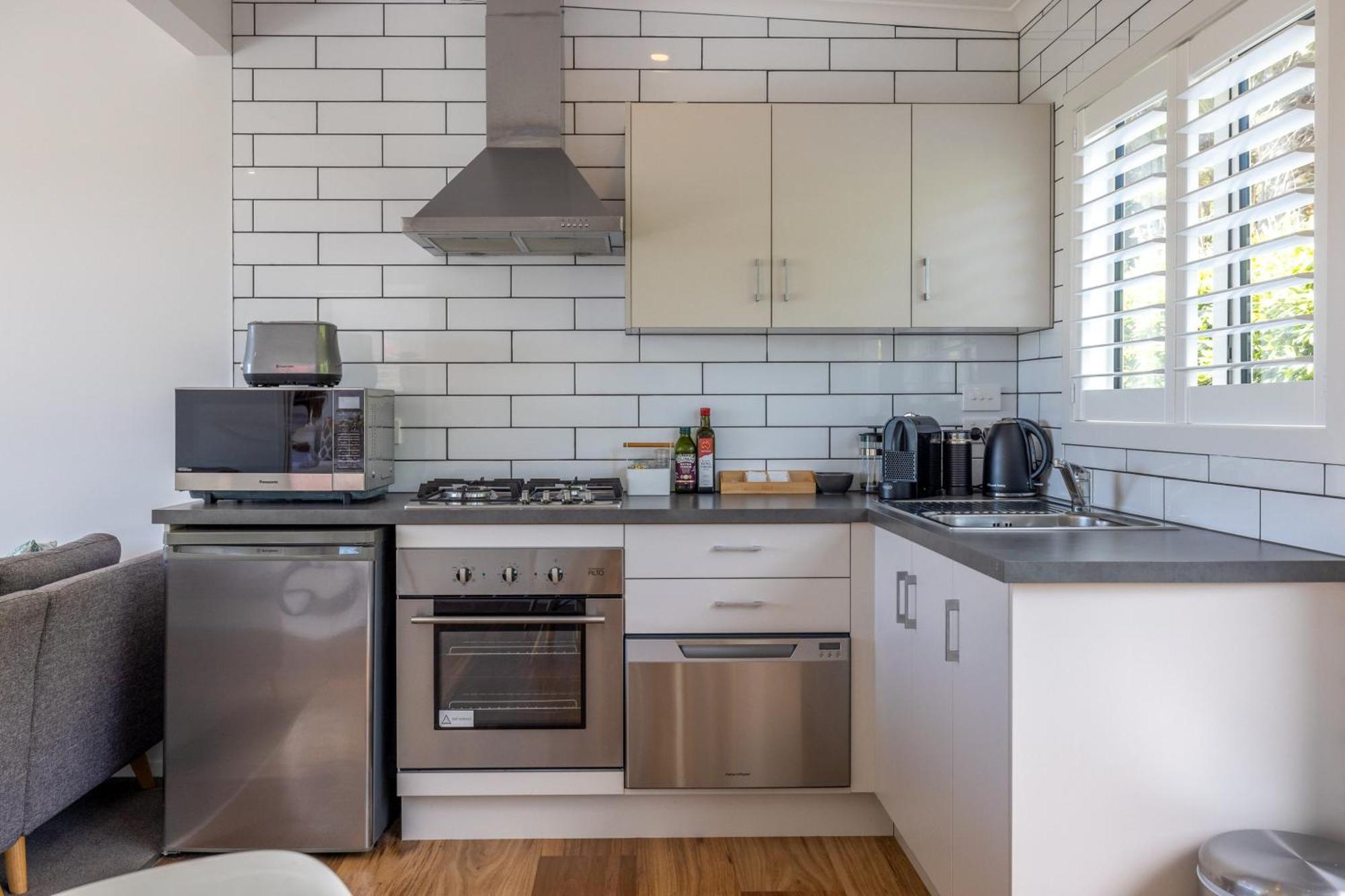 Te Whau Bach Apartments - Stay Waiheke Te Whau Bay Eksteriør billede